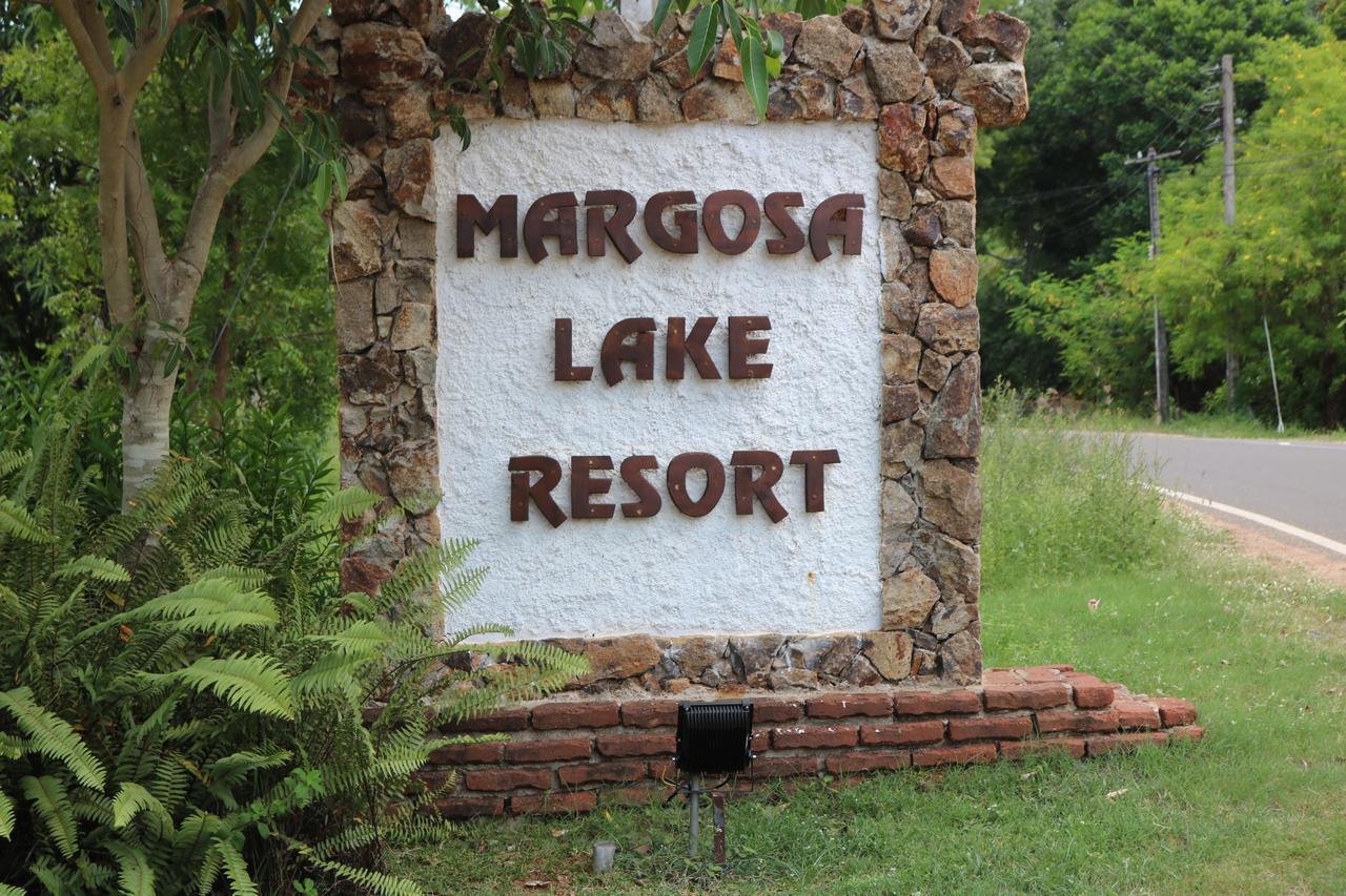 Margosa Lake Resort Анурадхапура Екстериор снимка
