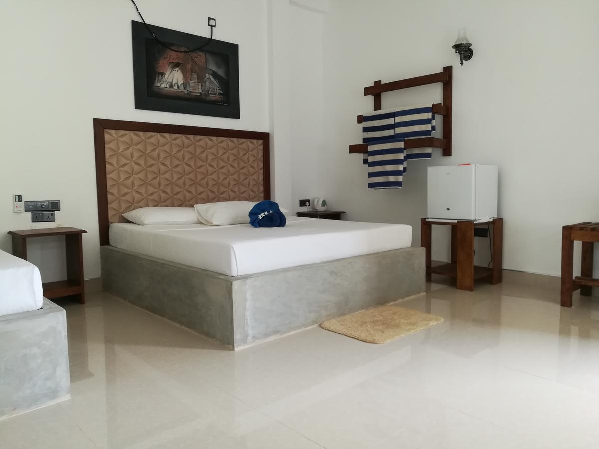 Margosa Lake Resort Анурадхапура Екстериор снимка